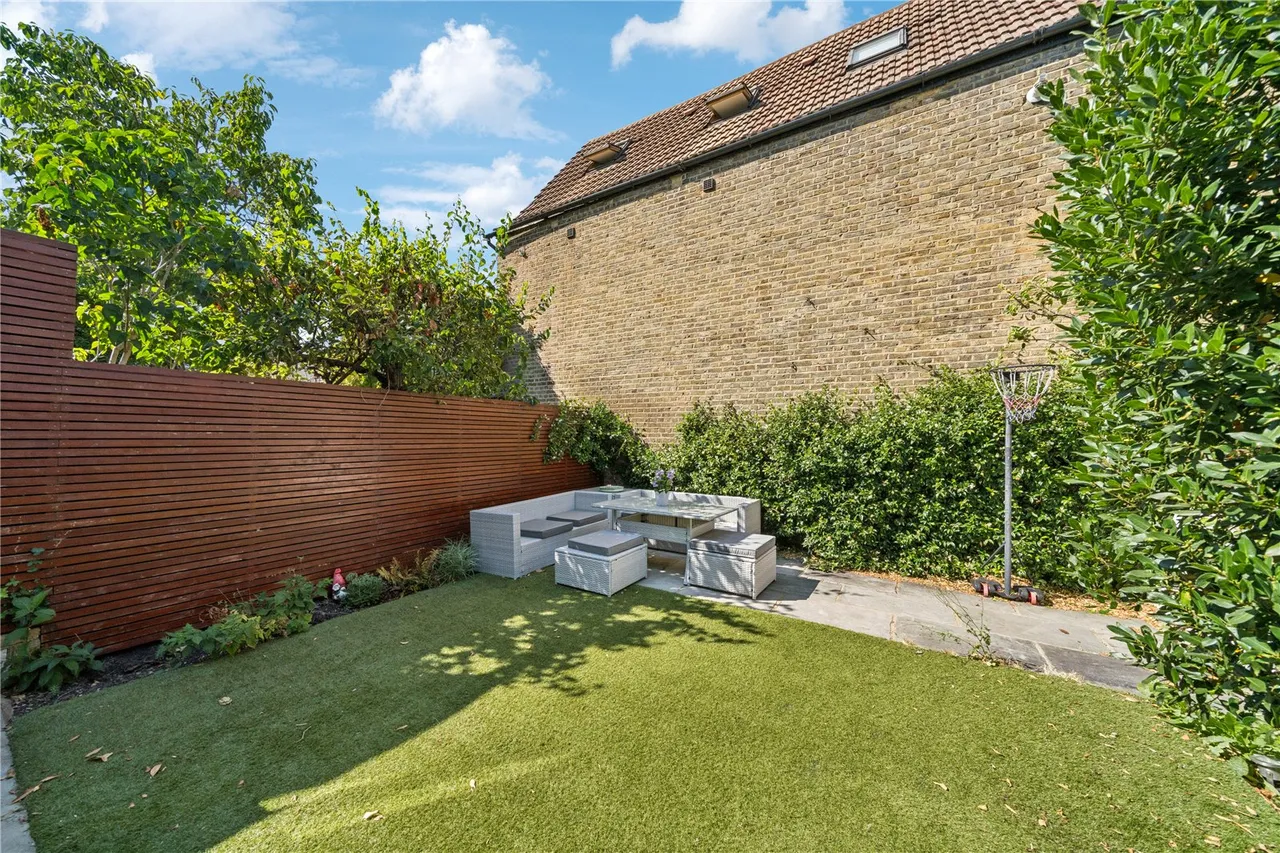Medcroft Gardens, London, SW14, photo 7