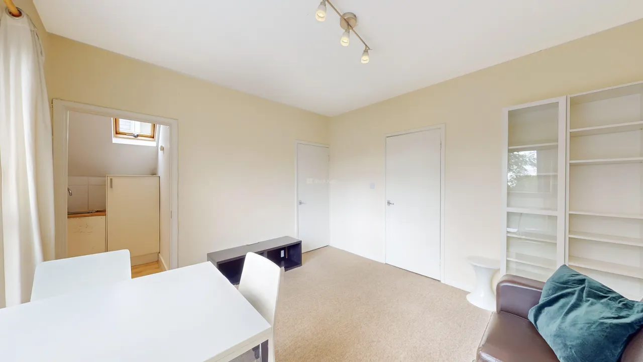 Woodchurch Road, NW6, photo 2