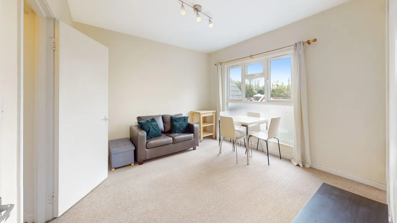 Woodchurch Road, NW6, photo 3