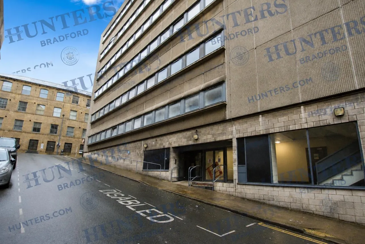 1 bed flat to rent — Olicana House, Chapel Street, Bradford BD1