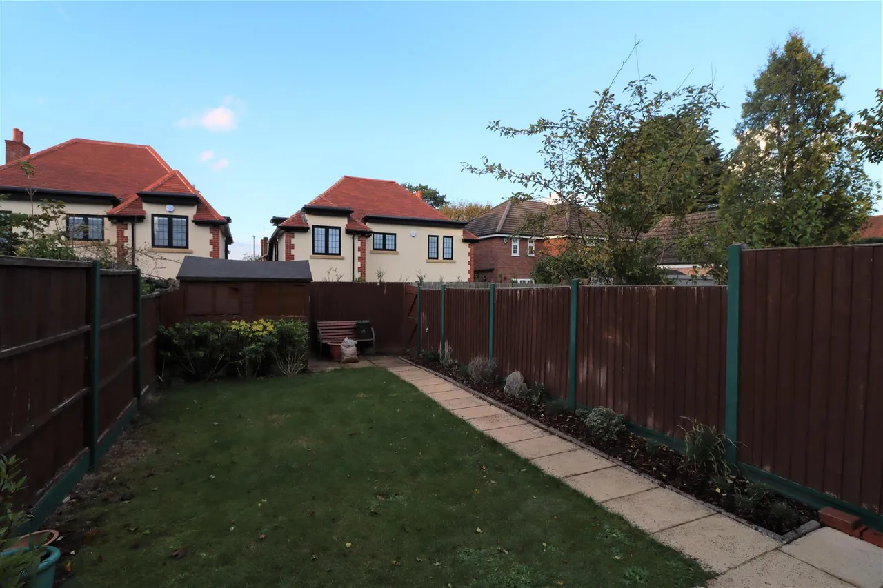 Monarchs Way, Ruislip, HA4, photo 7