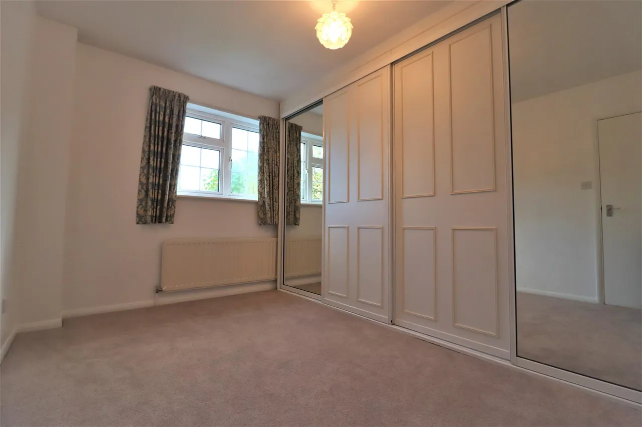 Monarchs Way, Ruislip, HA4, photo 5