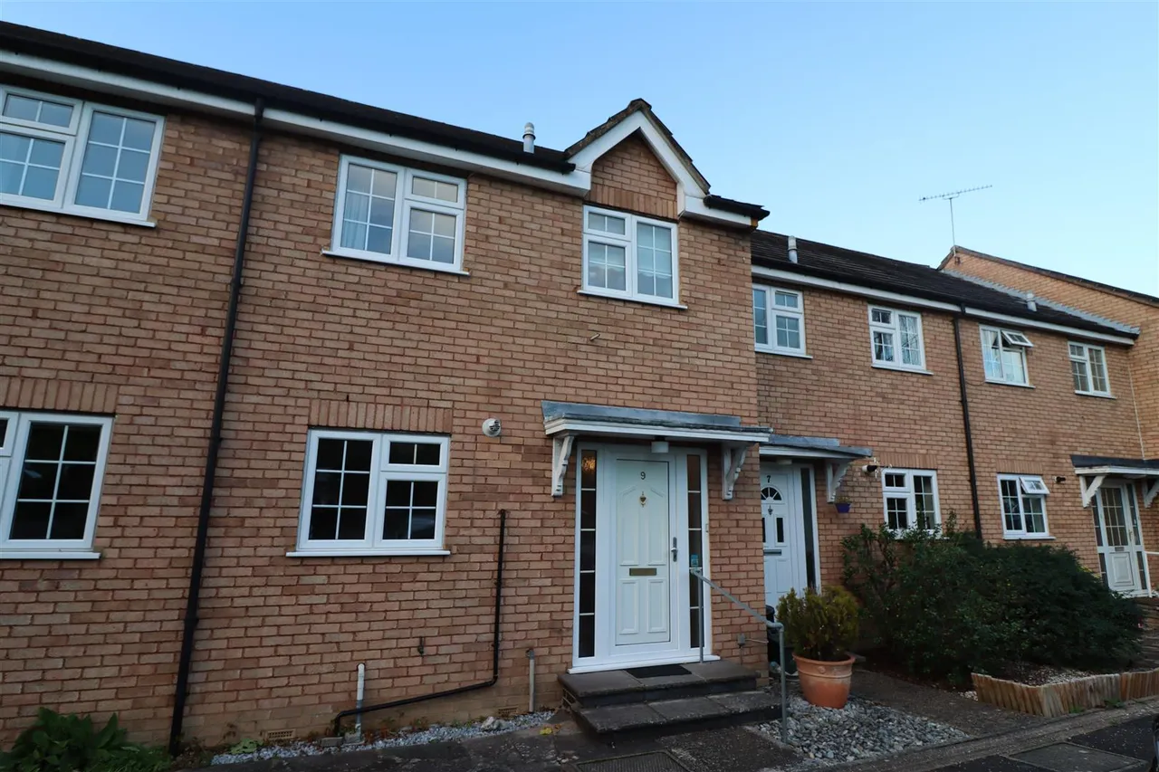 3 bed house to rent, Monarchs Way, Ruislip, HA4