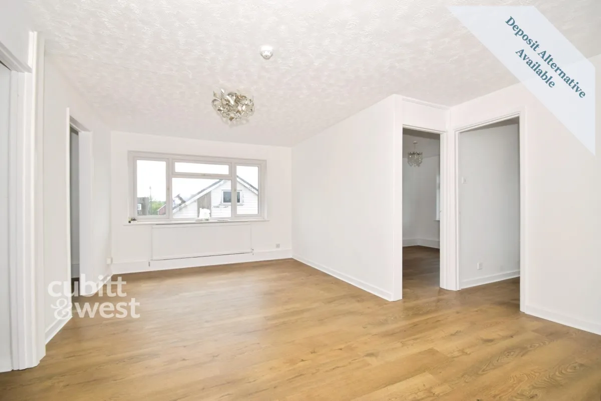 AVAILABLE NOW! Copthorne Bank, Copthorne, RH10, photo 3