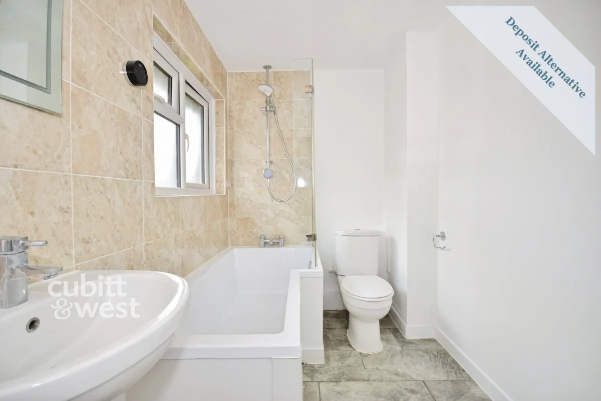 AVAILABLE NOW! Copthorne Bank, Copthorne, RH10, photo 7