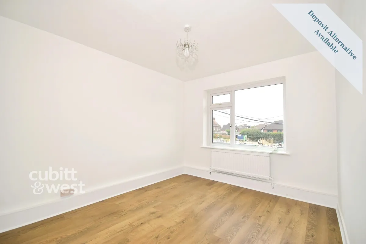 AVAILABLE NOW! Copthorne Bank, Copthorne, RH10, photo 6