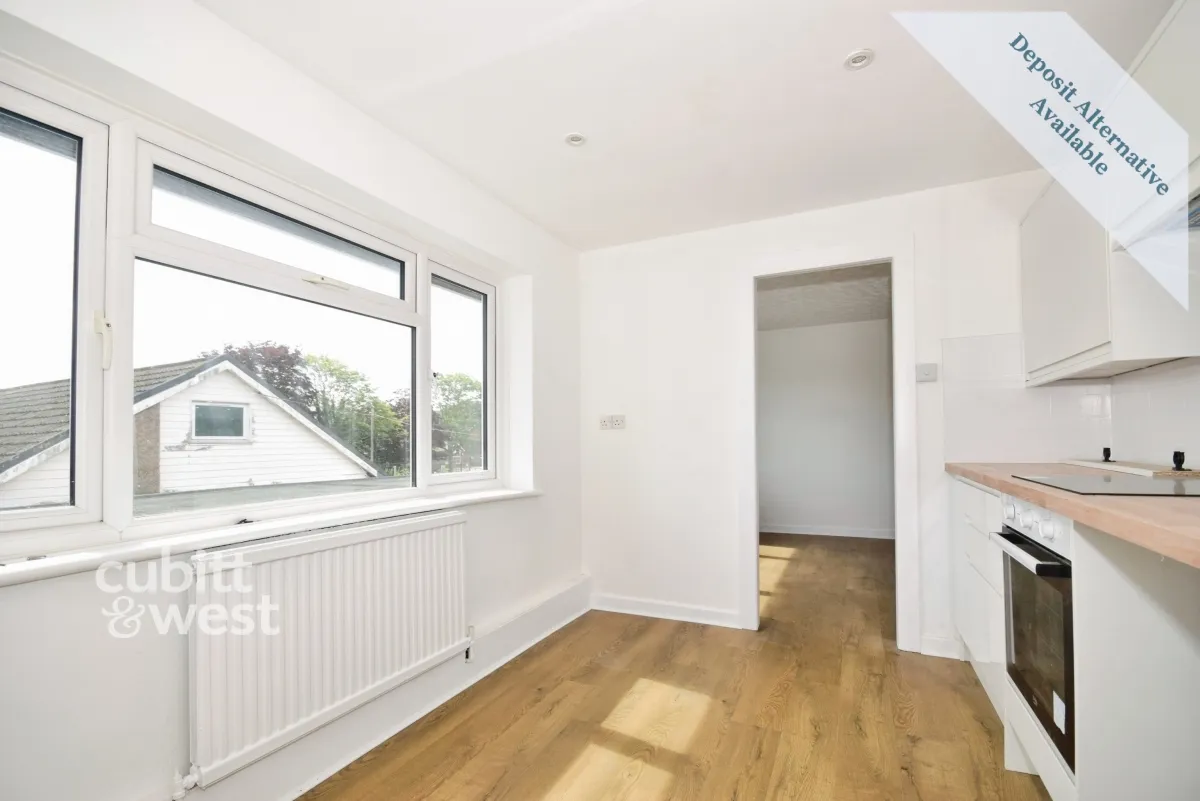 AVAILABLE NOW! Copthorne Bank, Copthorne, RH10, photo 4