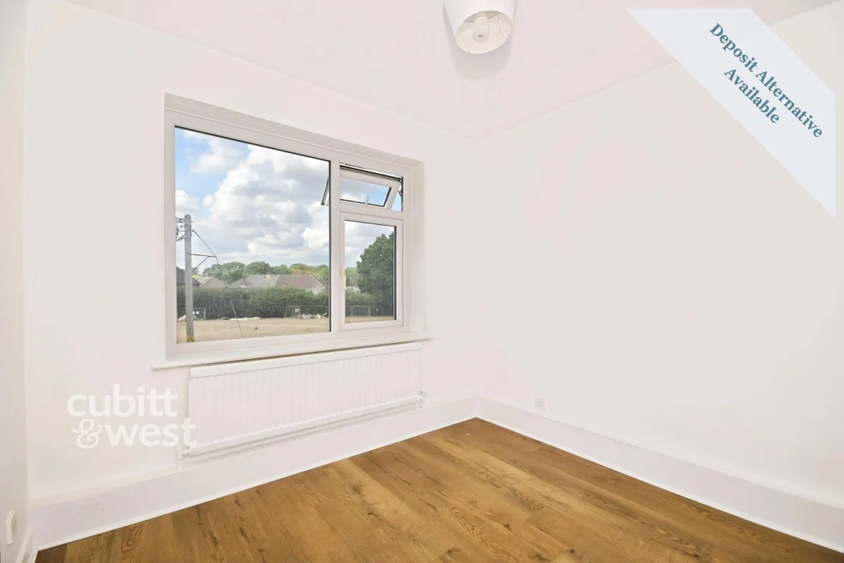 AVAILABLE NOW! Copthorne Bank, Copthorne, RH10, photo 5