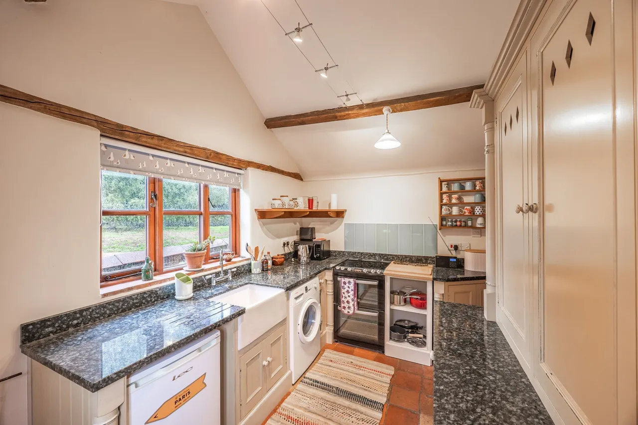 Characterful Cottage in Plumstead Green, photo 6