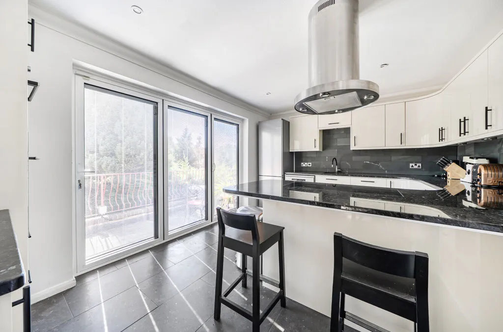 Southview Road, Warlingham CR6 9JE, photo 8