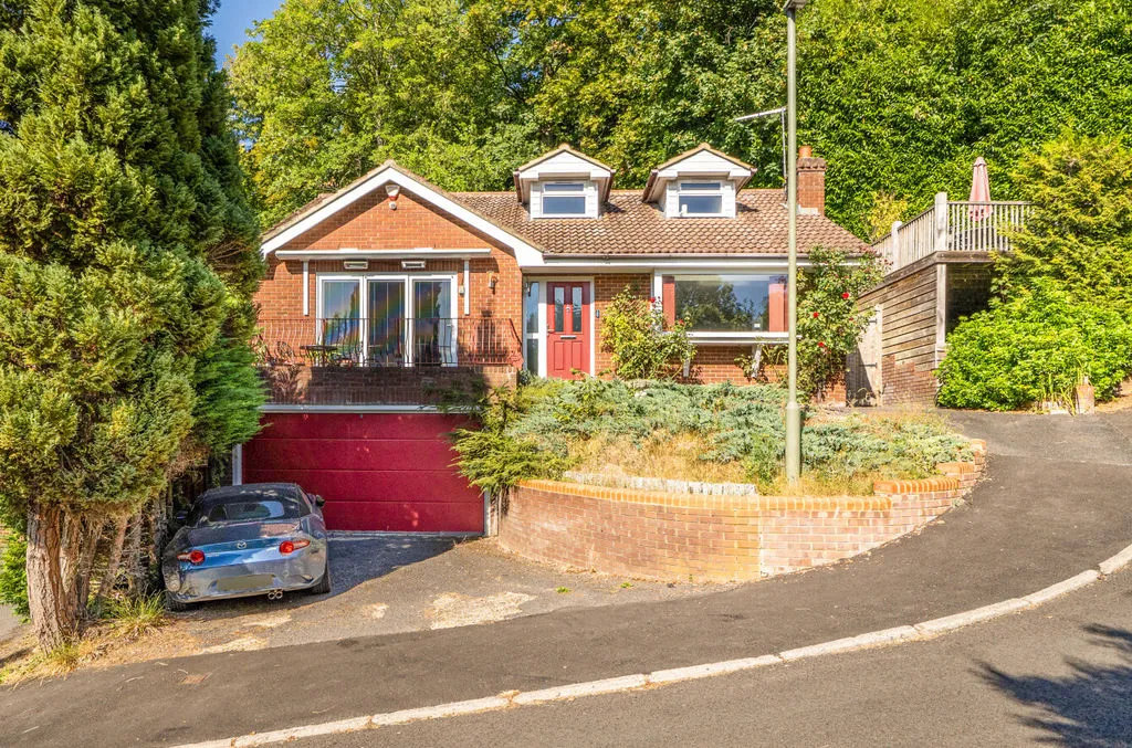 3 bed house for sale — Southview Road, Warlingham CR6 9JE