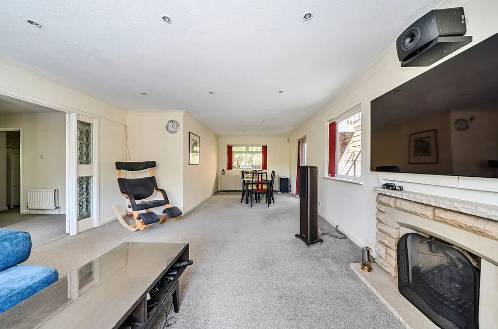 Southview Road, Warlingham CR6 9JE, photo 2