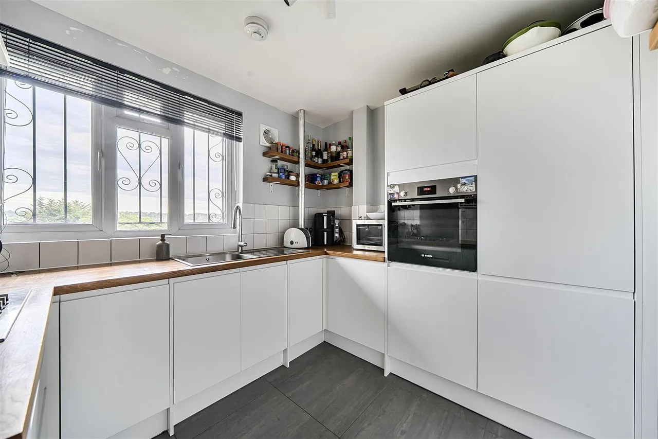 2 bed property for sale, Benton's Rise, London, SE27