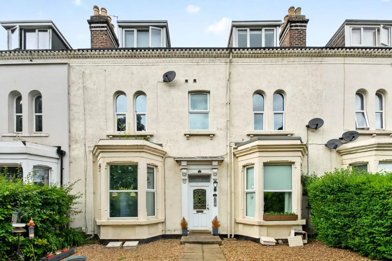1 bed flat for sale — Beech House, High street