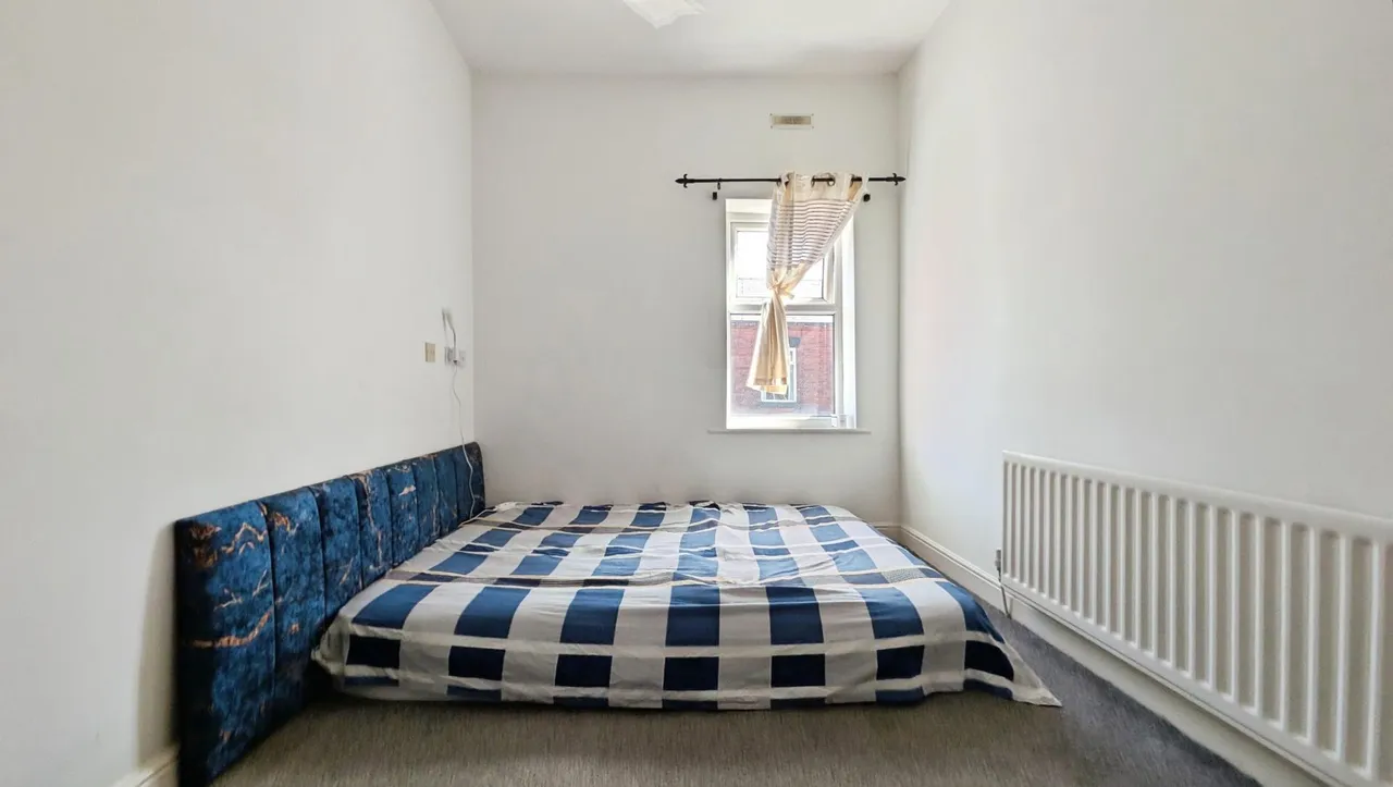 Oak Street, Shaw, OL2, photo 7