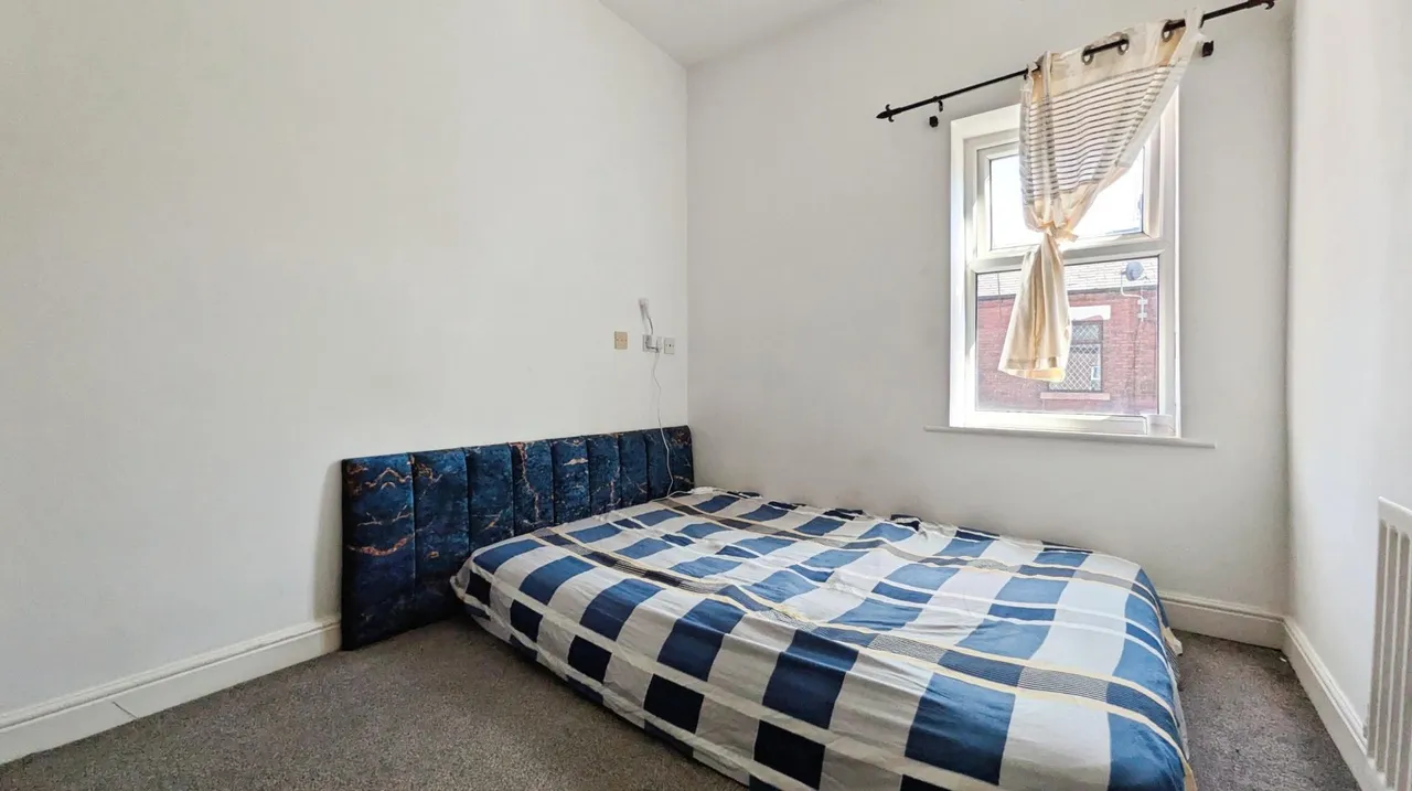 Oak Street, Shaw, OL2, photo 6
