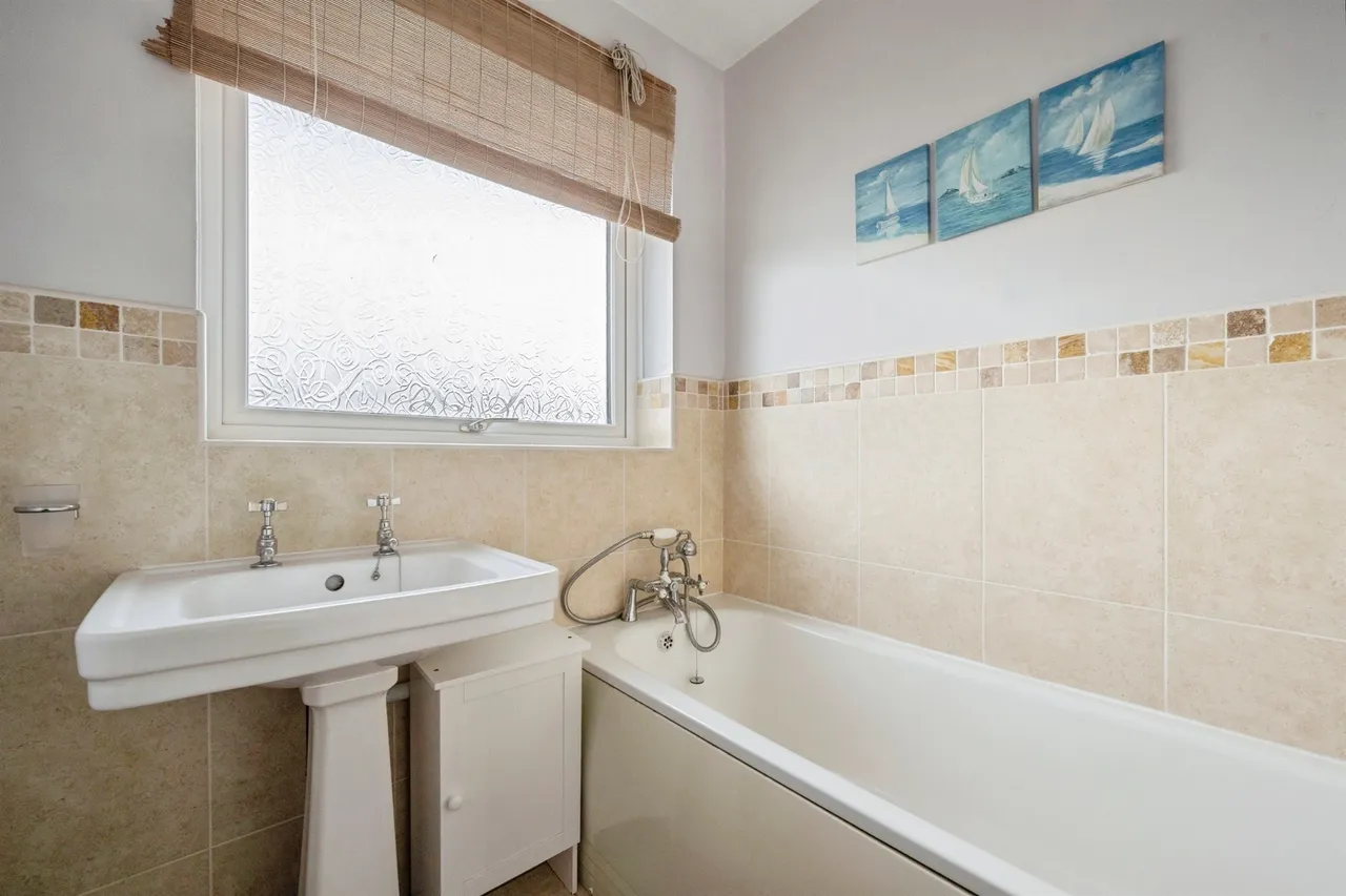 Lutterworth Drive, Adwick-Le-Street, DN6, photo 13