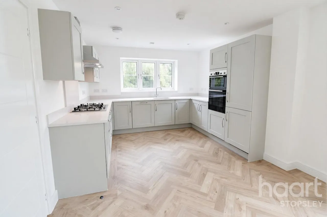 Lewin Park, Langford, SG18, photo 28