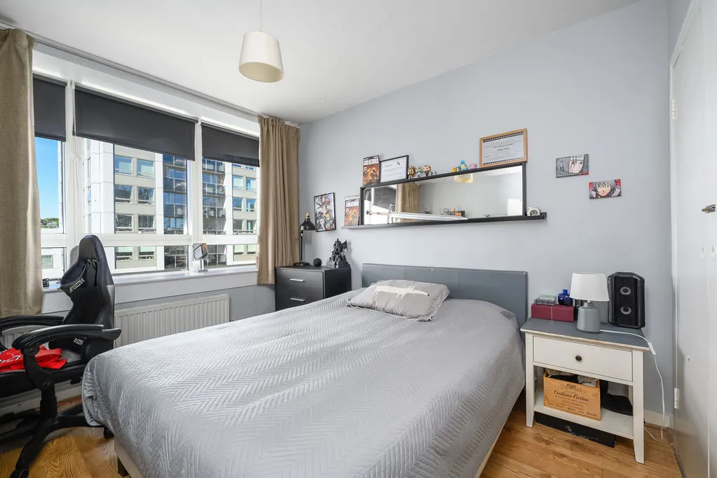 Wellington Close, Walton-On-Thames KT12 1BA, photo 6
