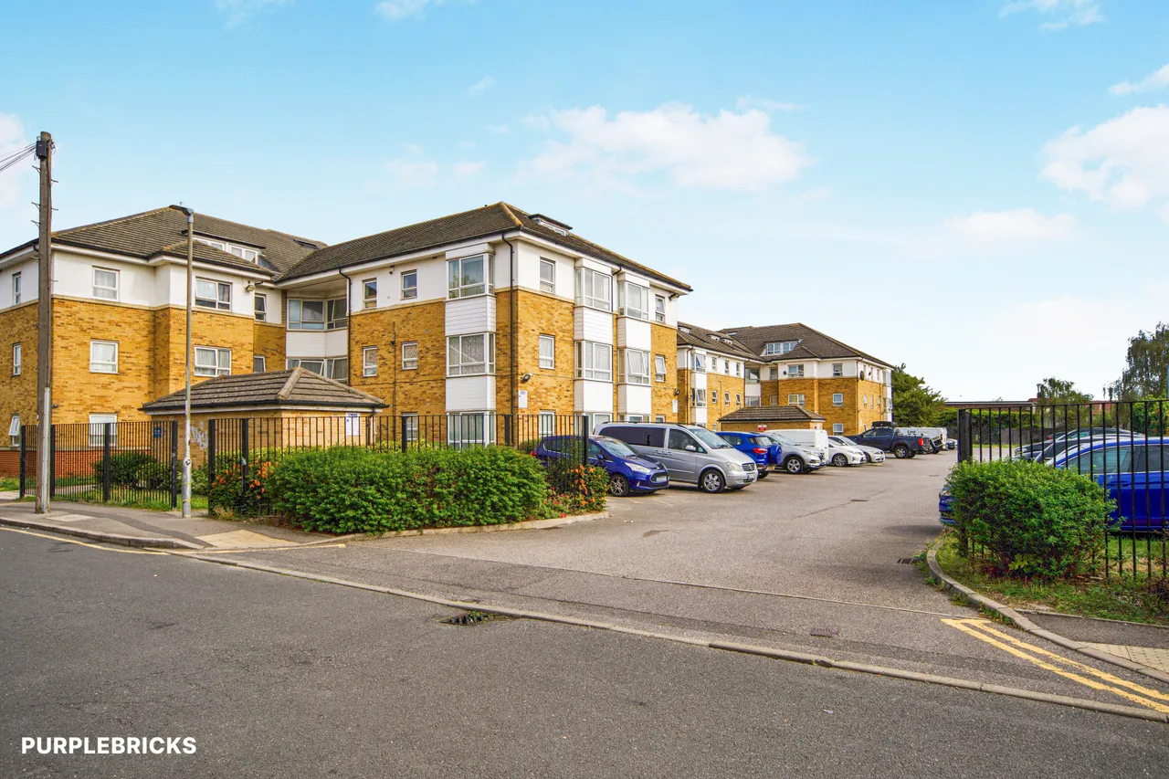 2 bed flat for sale, Goresbrook Road, Dagenham, RM9