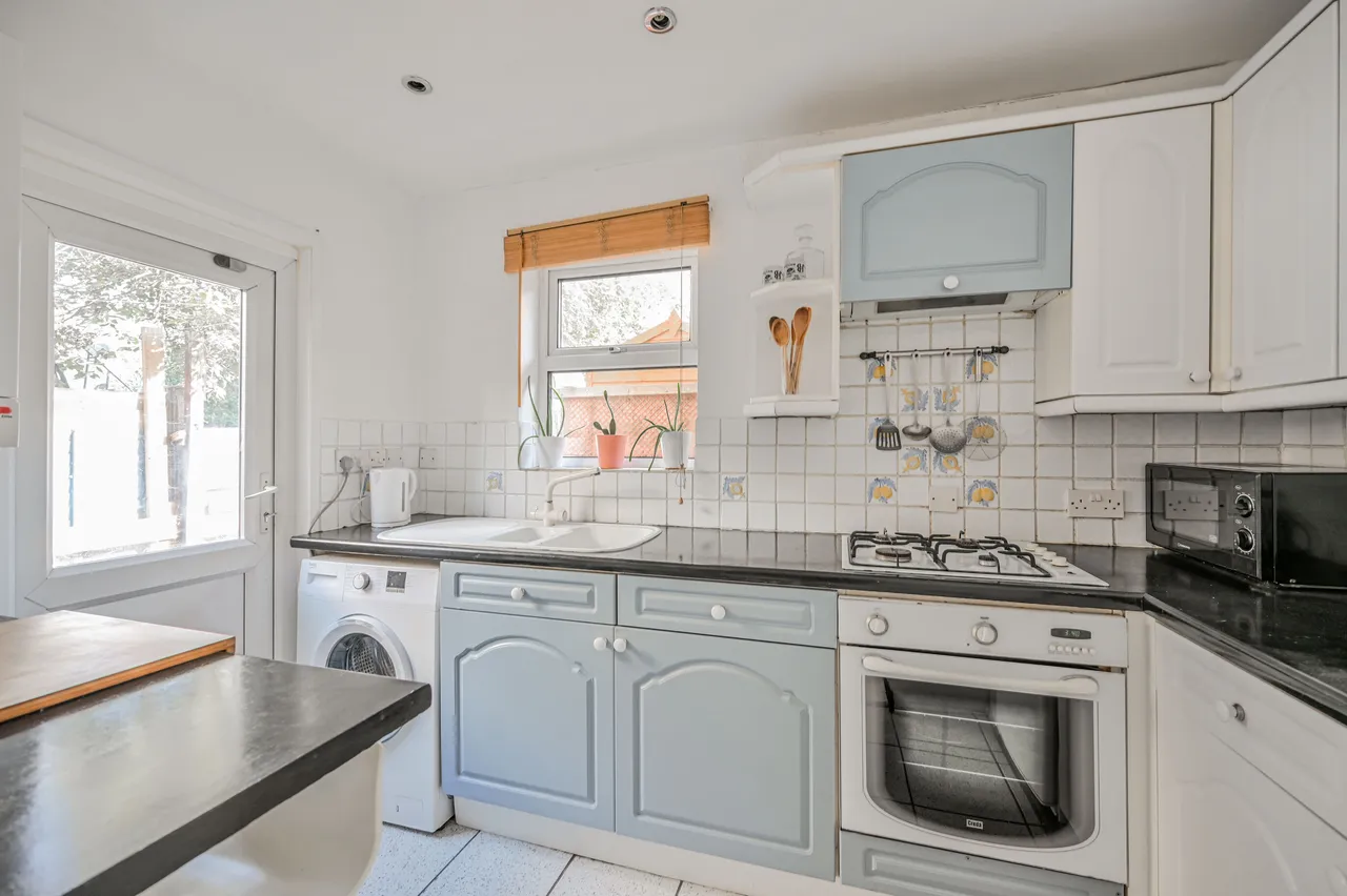 London, E17, photo 2