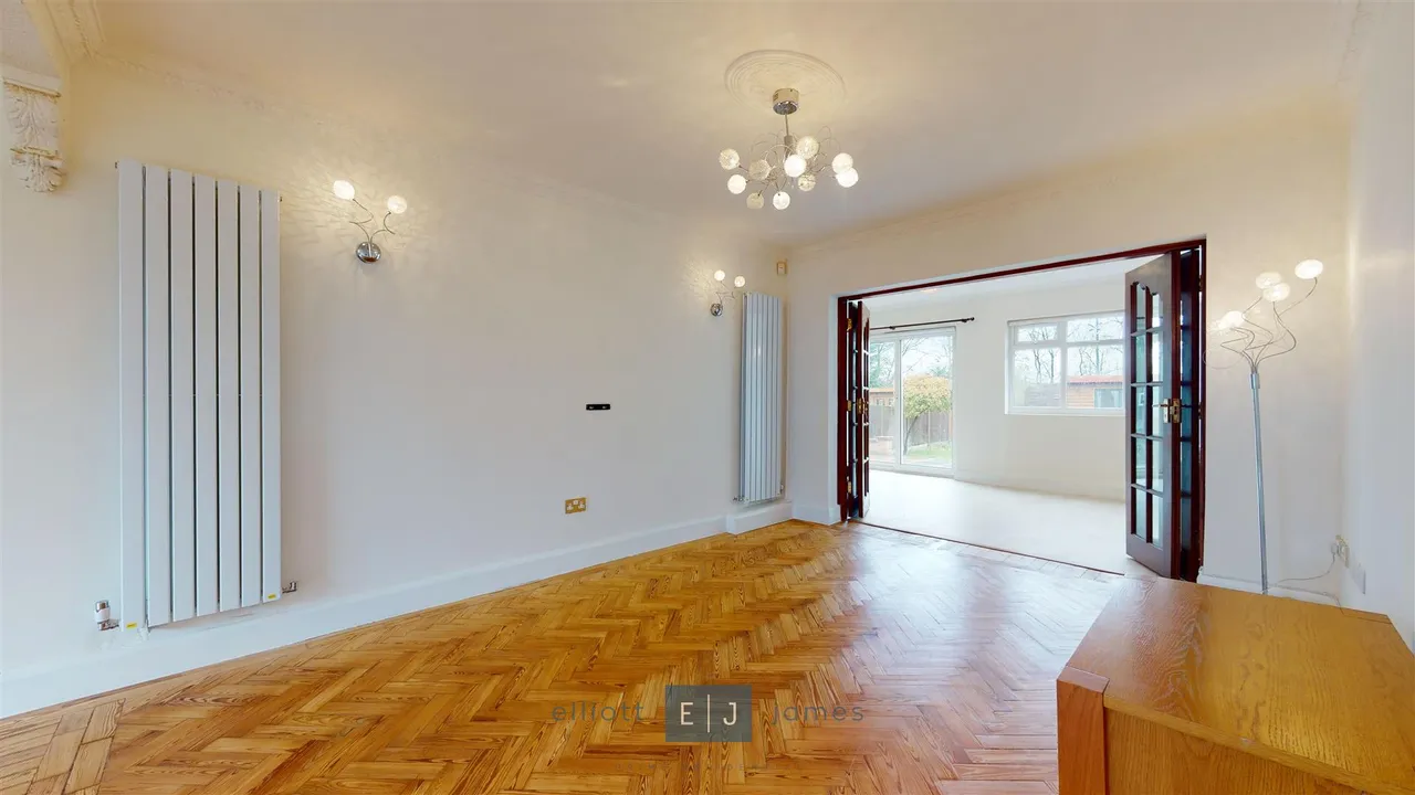 Grange Crescent, Chigwell, photo 7