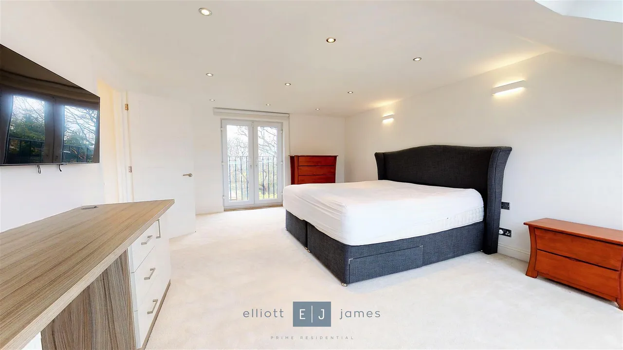 Grange Crescent, Chigwell, photo 9