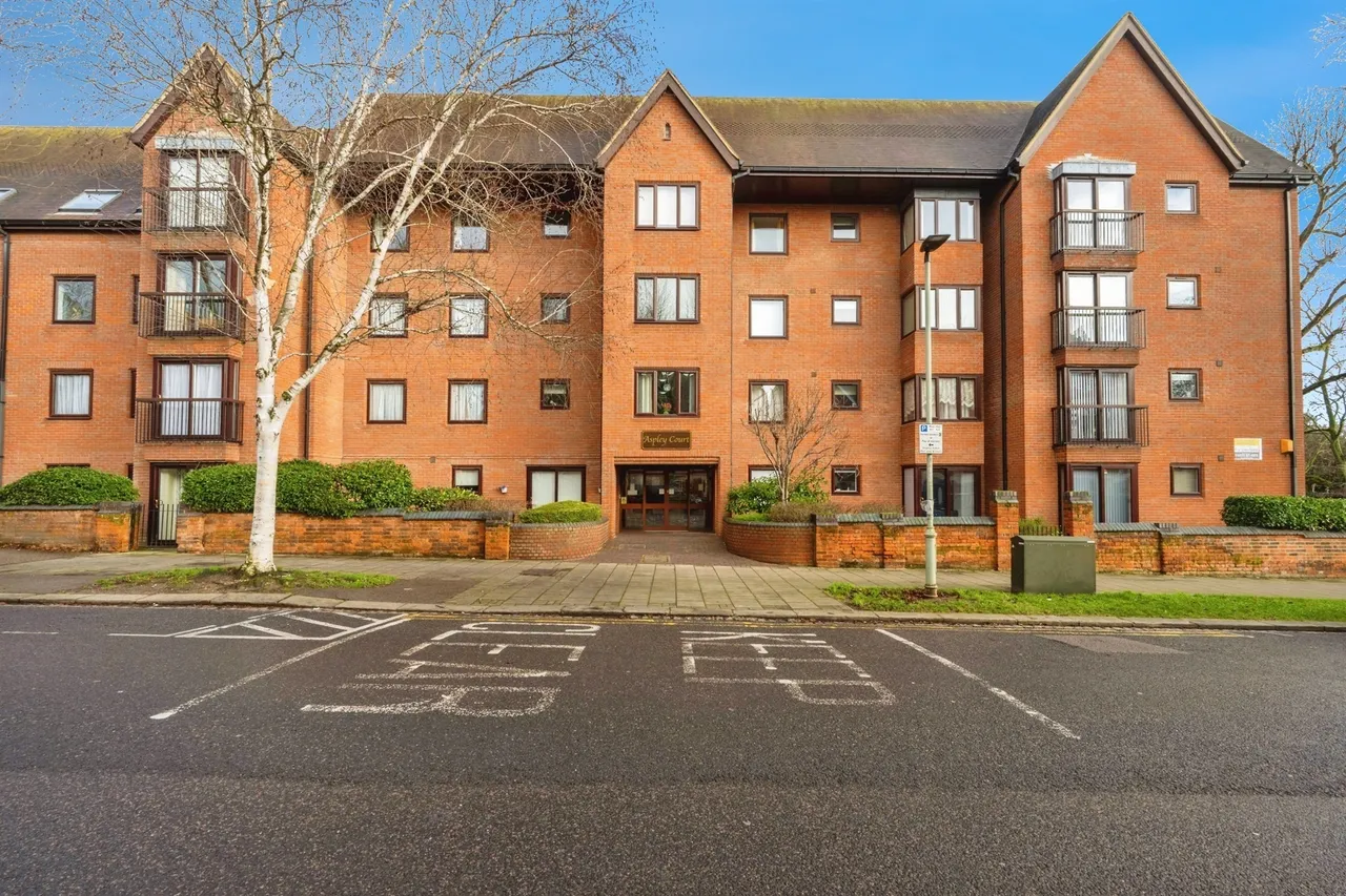 2 bed flat for sale, Warwick Avenue, Bedford, MK40
