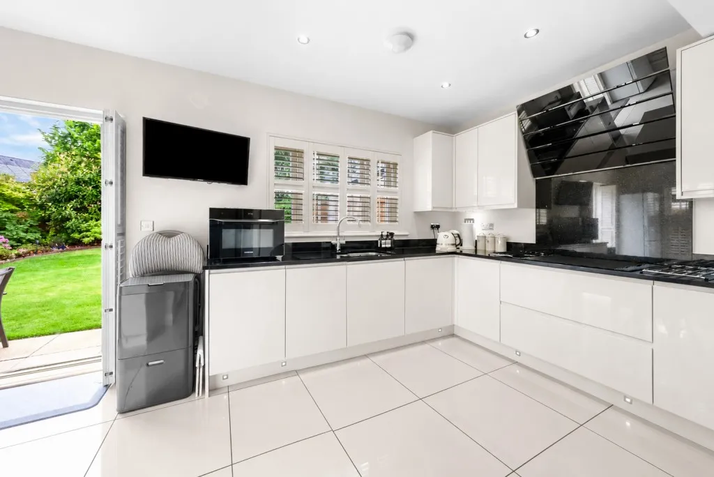Oxclose Road, LS23, photo 10