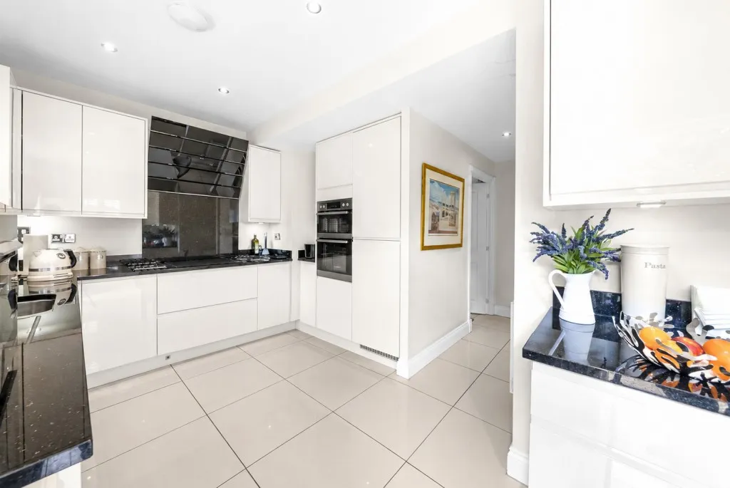 Oxclose Road, LS23, photo 8