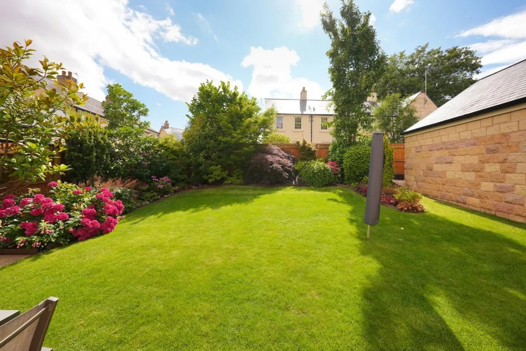 Oxclose Road, LS23, photo 22