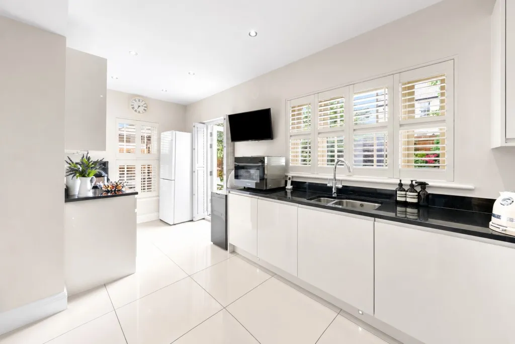Oxclose Road, LS23, photo 9