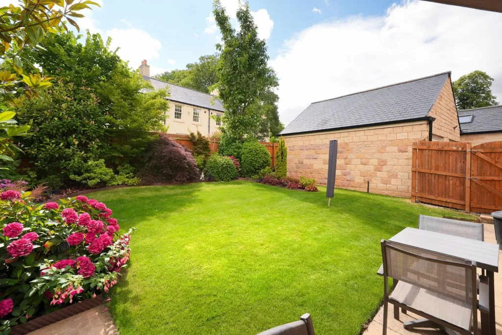 Oxclose Road, LS23, photo 23