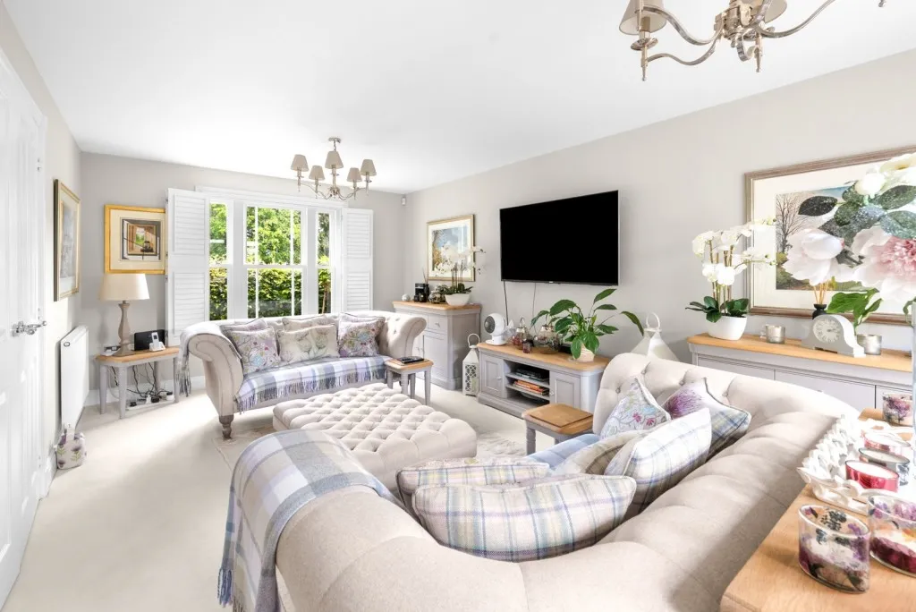 Oxclose Road, LS23, photo 6
