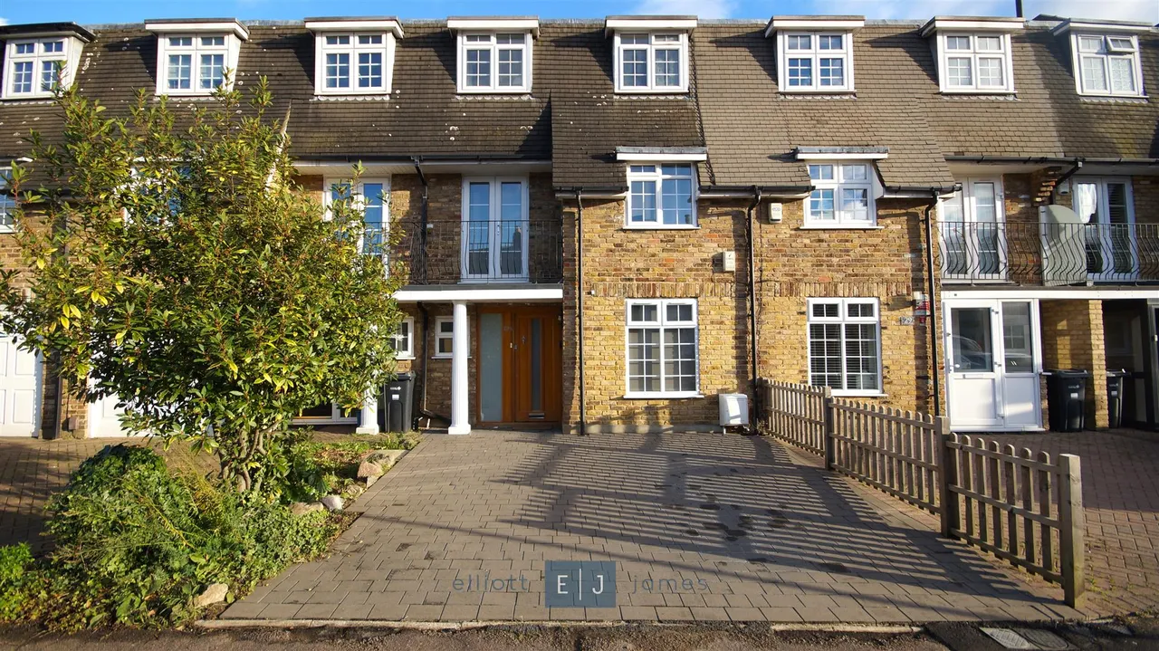 4 bed house for sale — Cleveland Road, London