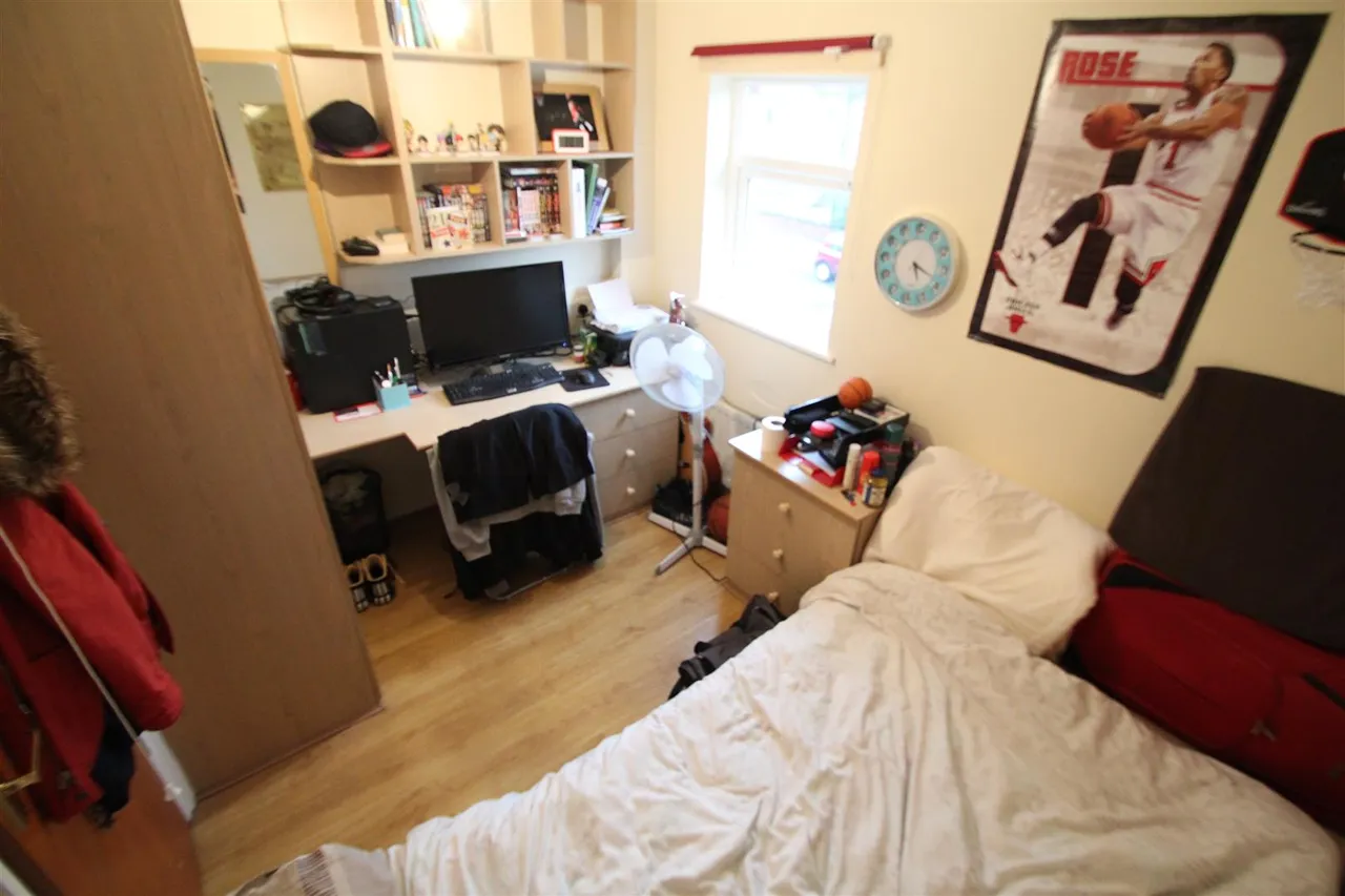 Hessle Walk, Hyde Park, LS6, photo 5
