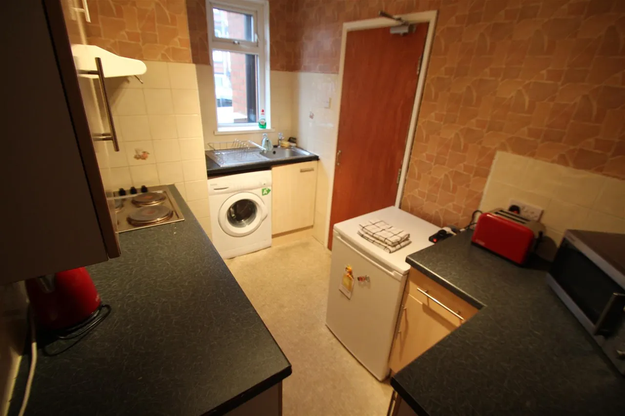 Hessle Walk, Hyde Park, LS6, photo 2