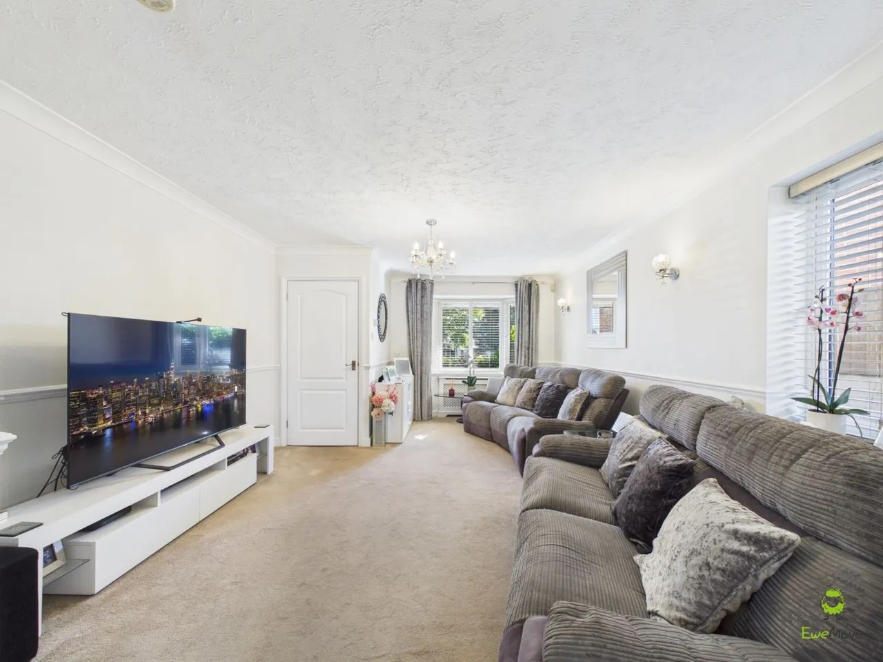 School Crescent, Crayford, DA1, photo 2