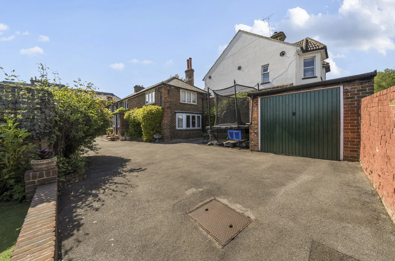 St. James Avenue, Farnham, Surrey, GU9 9QF, photo 11