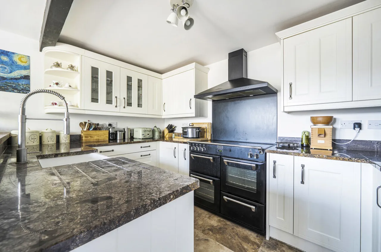 St. James Avenue, Farnham, Surrey, GU9 9QF, photo 20