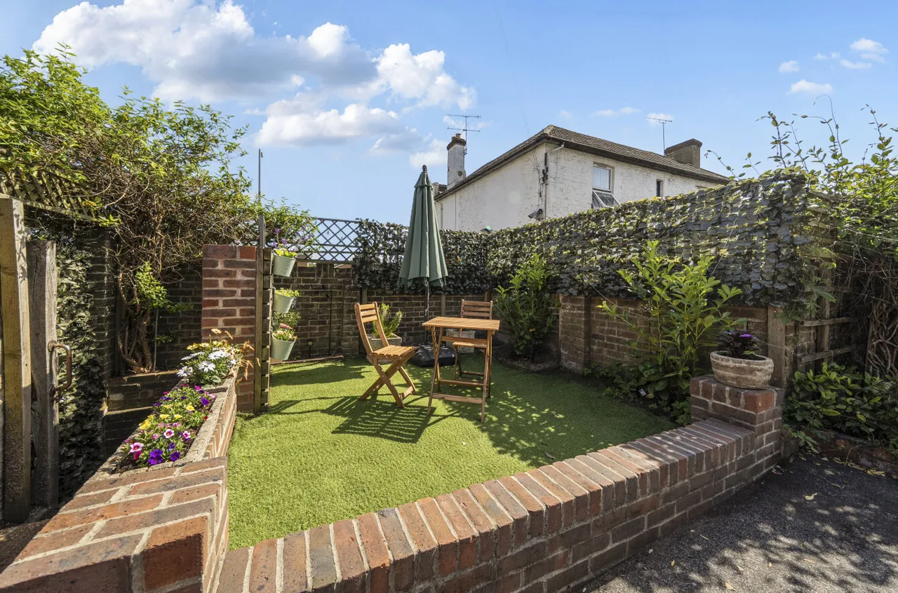 St. James Avenue, Farnham, Surrey, GU9 9QF, photo 17