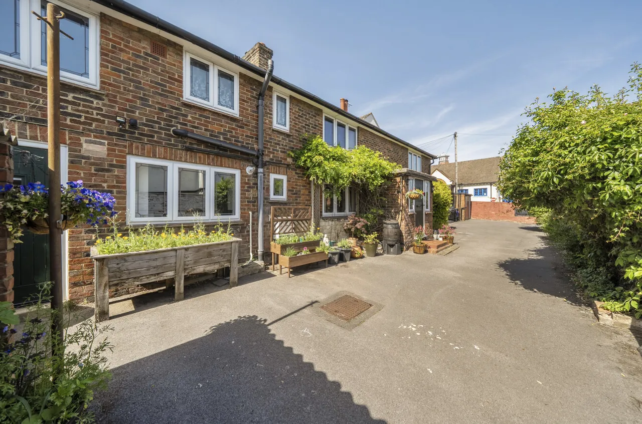 St. James Avenue, Farnham, Surrey, GU9 9QF, photo 10