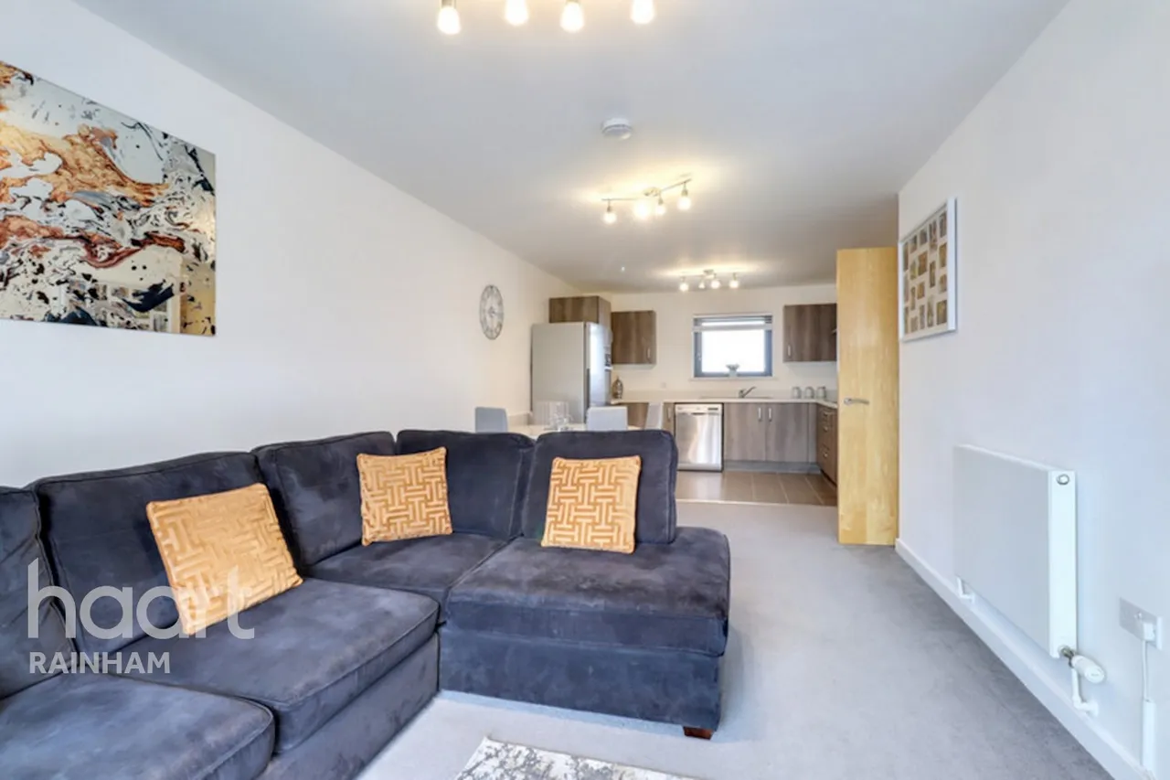 Broadis Way, Rainham, RM13, photo 2