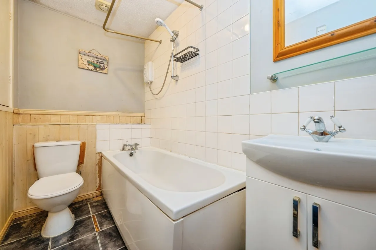 The Larches, Kingsbury, B78, photo 14