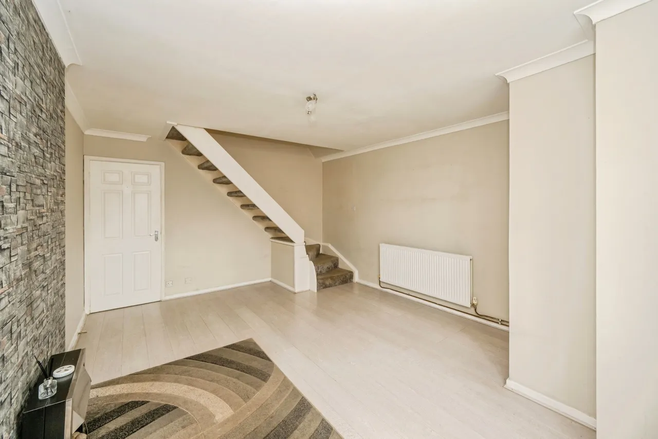 The Larches, Kingsbury, B78, photo 2