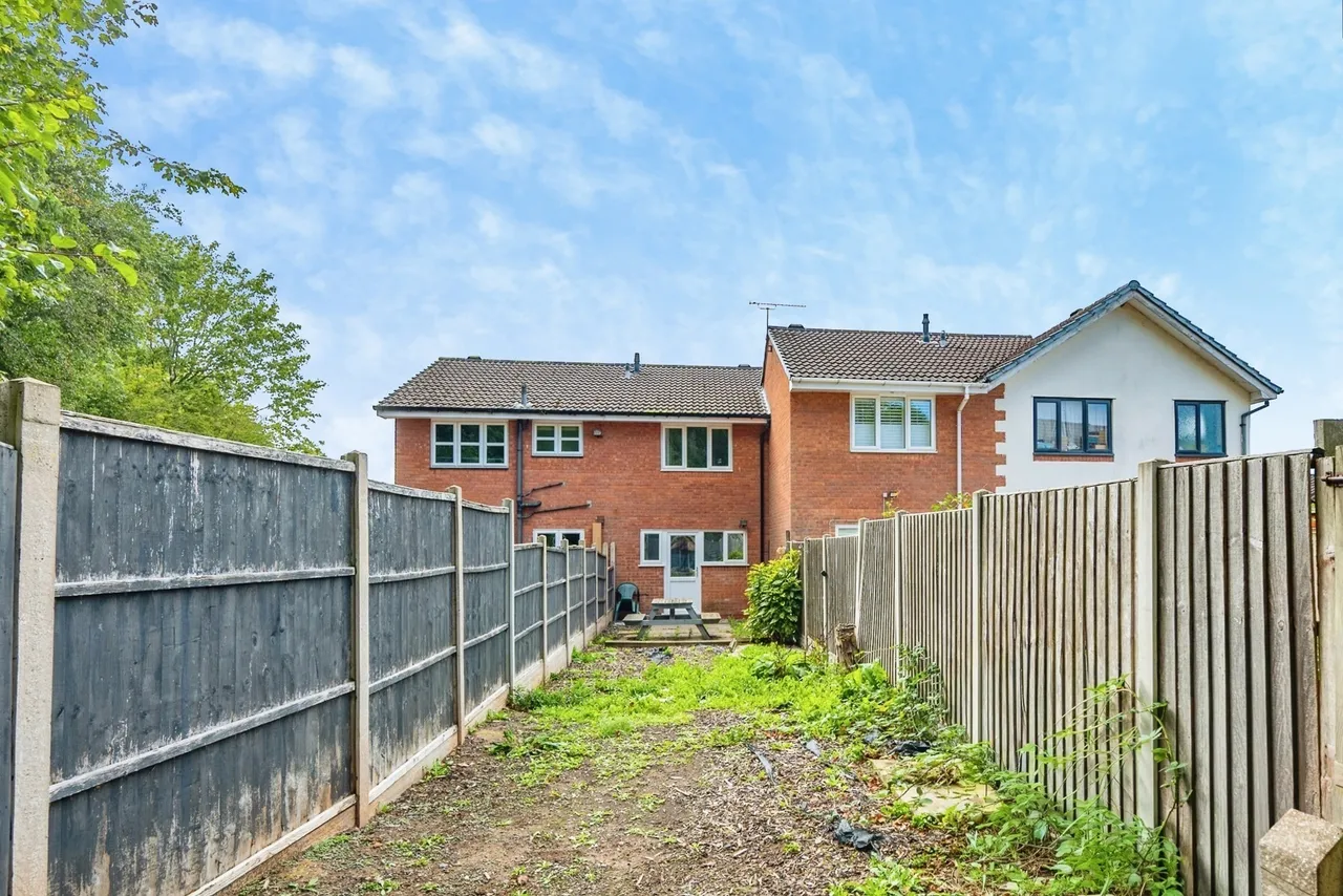 The Larches, Kingsbury, B78, photo 16