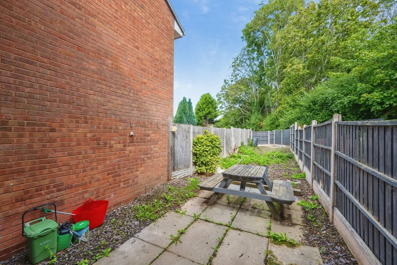 The Larches, Kingsbury, B78, photo 11