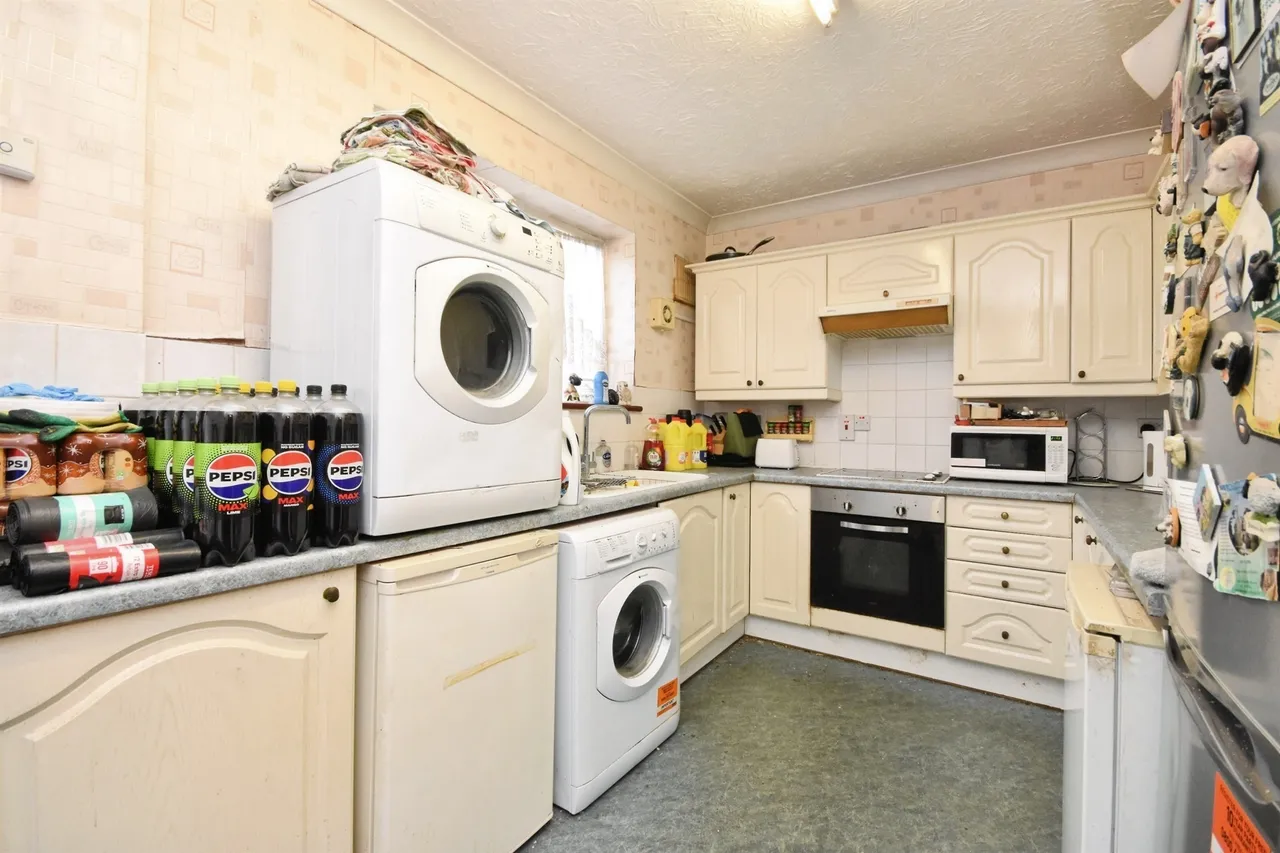 Gooshays Drive, Romford, RM3, photo 11