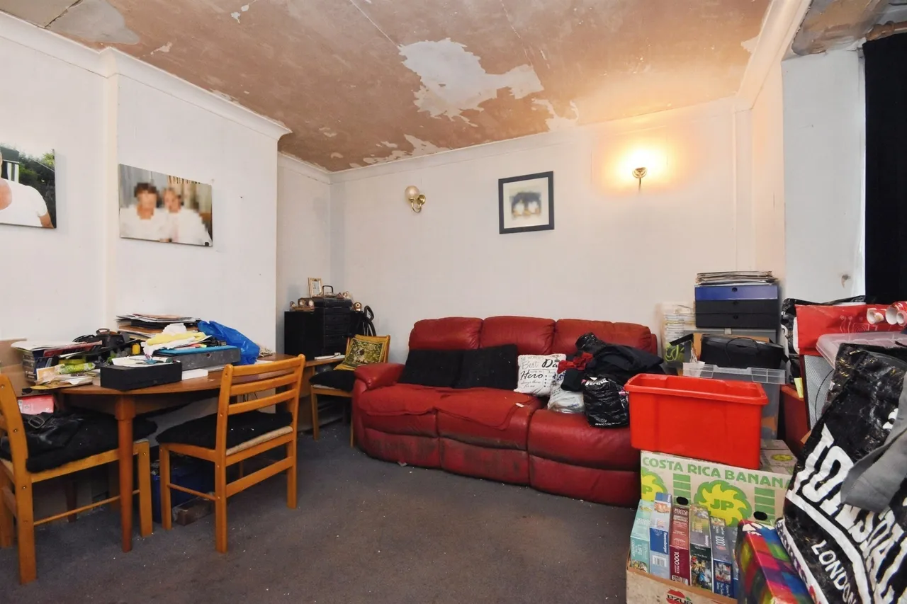Gooshays Drive, Romford, RM3, photo 10