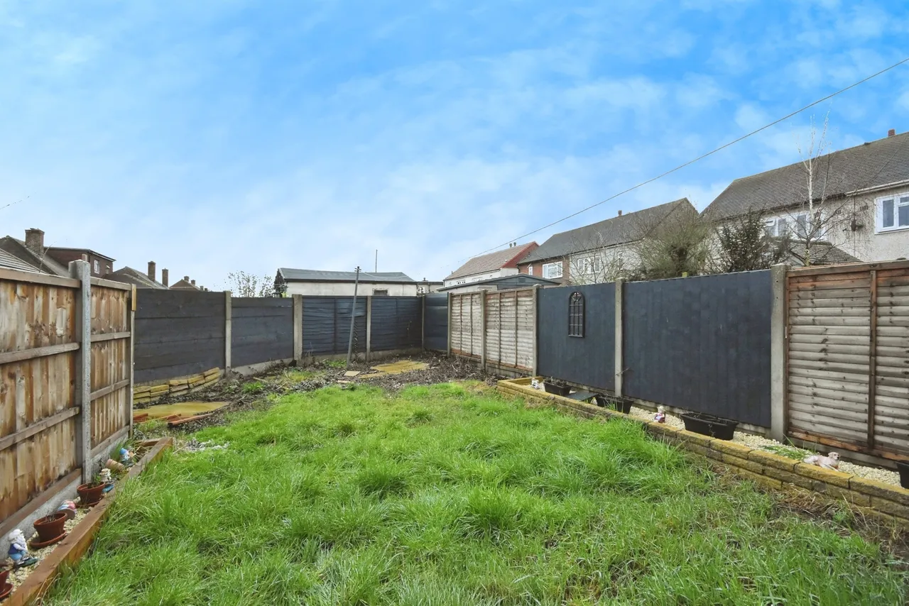 Gooshays Drive, Romford, RM3, photo 3